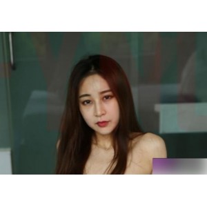 onlyfans知名嫩模（乔依琳）私人摄影，妩媚姿势像狐狸一般勾人心魂【623+MB】